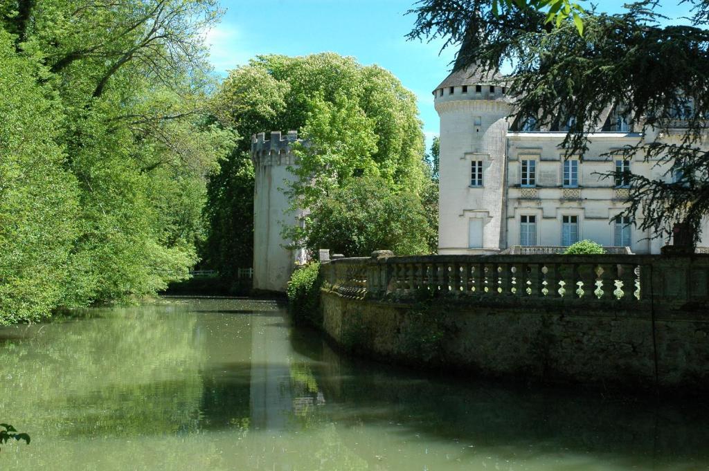 Château-Hôtel de Nieuil Extérieur photo