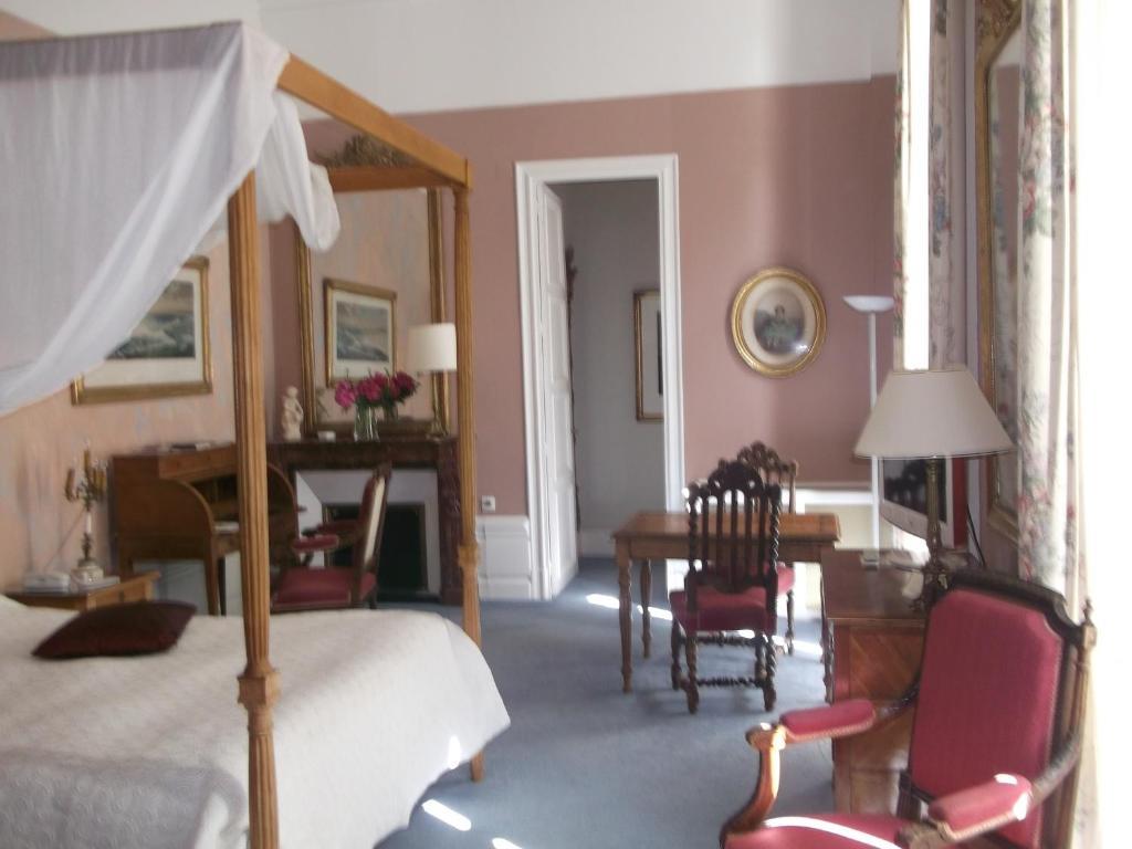 Château-Hôtel de Nieuil Extérieur photo