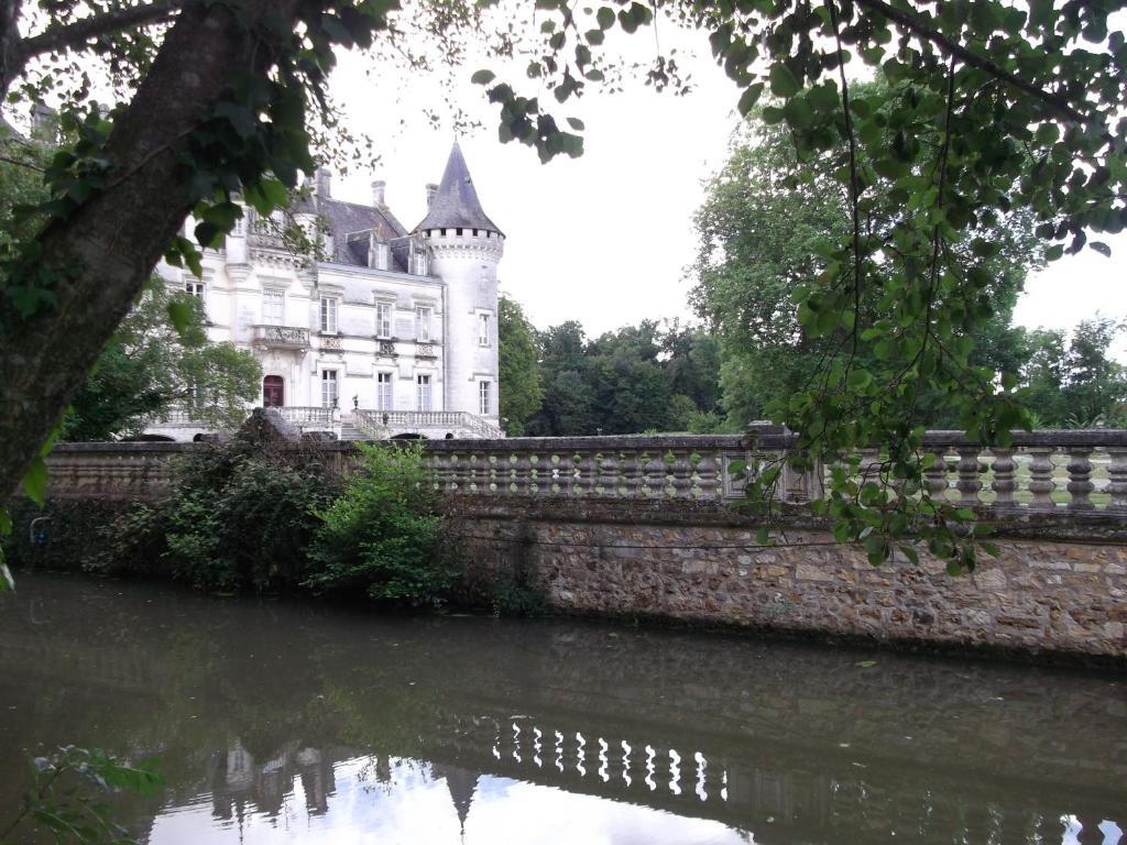 Château-Hôtel de Nieuil Extérieur photo