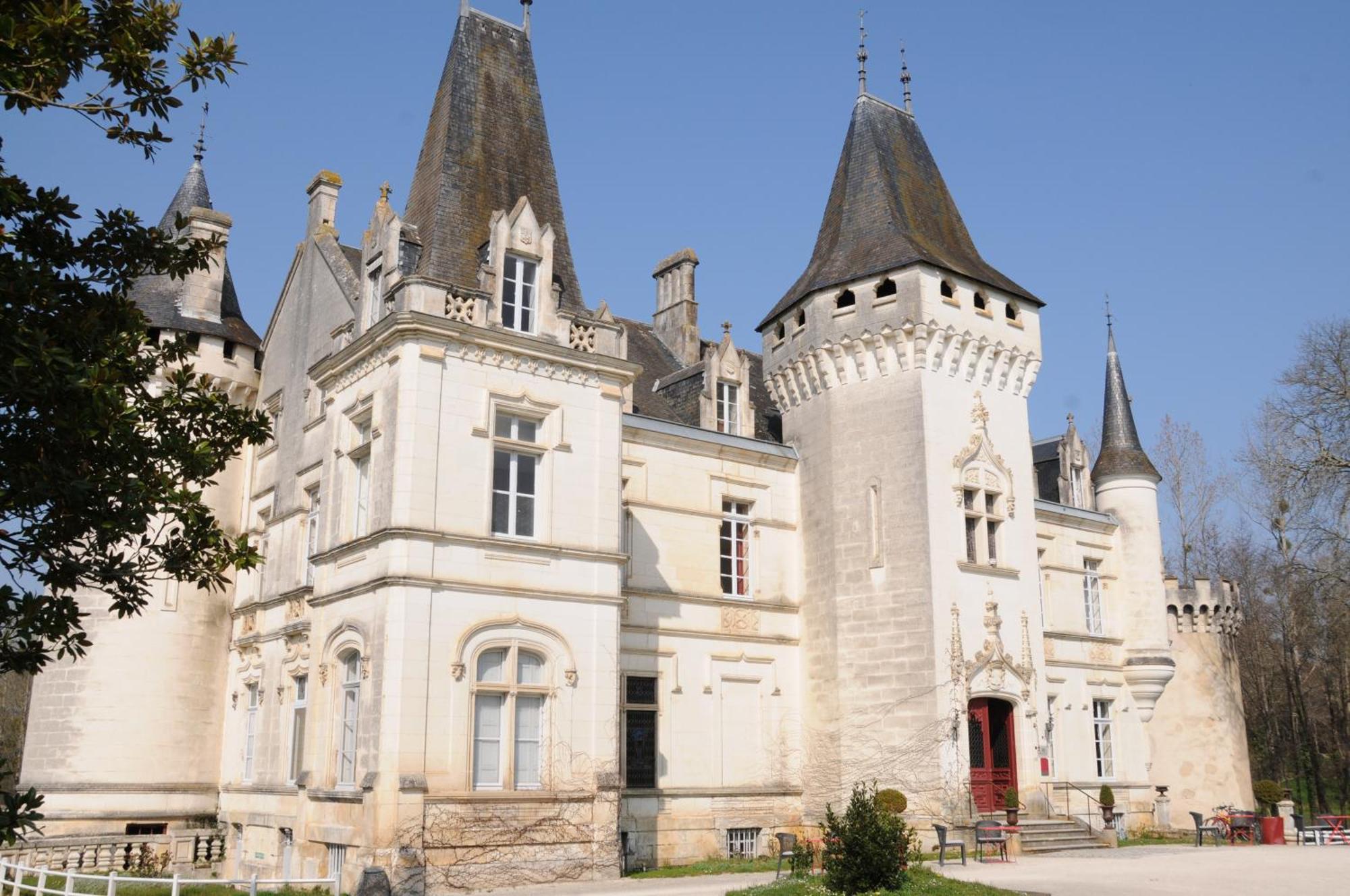 Château-Hôtel de Nieuil Extérieur photo